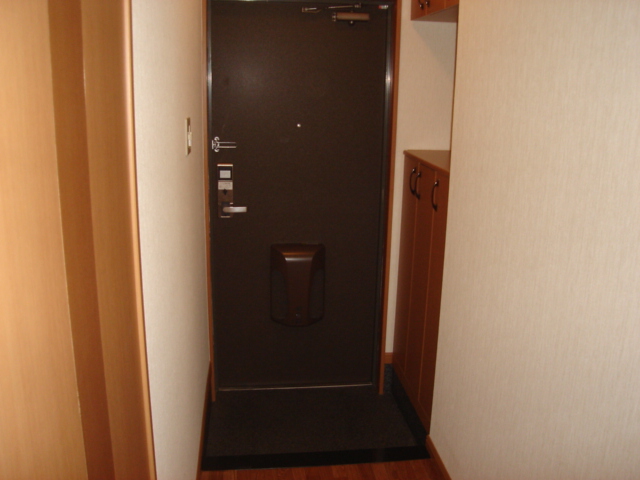 玄関　玄関(人感センサーライト)