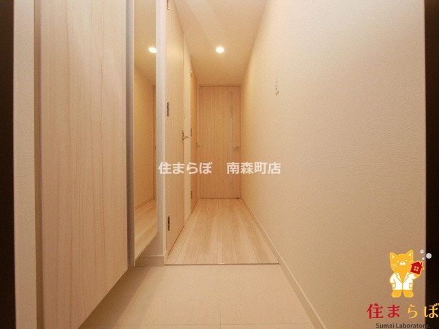 玄関　「気になったら、LINEで気軽に相談できますよ。」