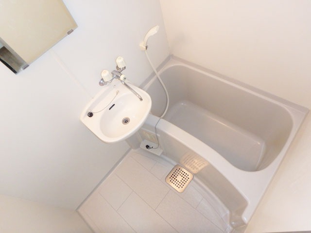 バス・シャワールーム　洗面台付きユニットバス♪