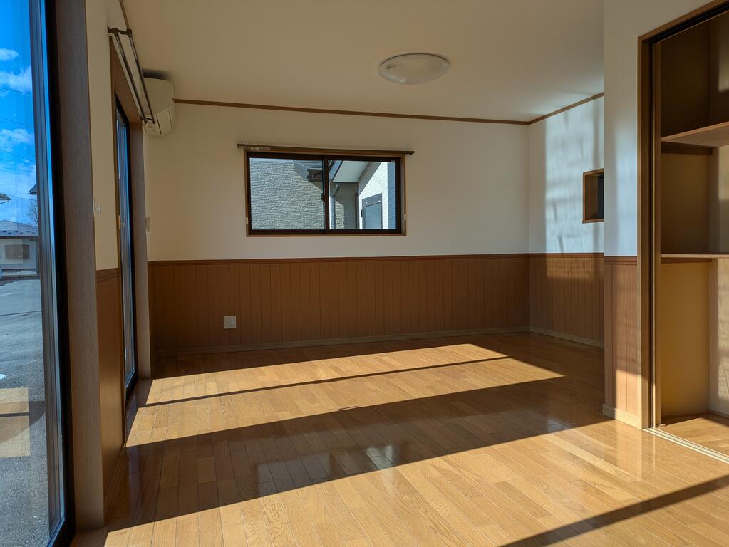 鬼柳柳上貸家の居間写真
