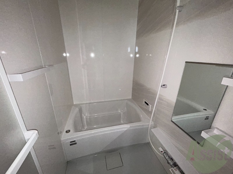 バス・シャワールーム　浴室は狭すぎず、シャワーも浴びやすそうです。