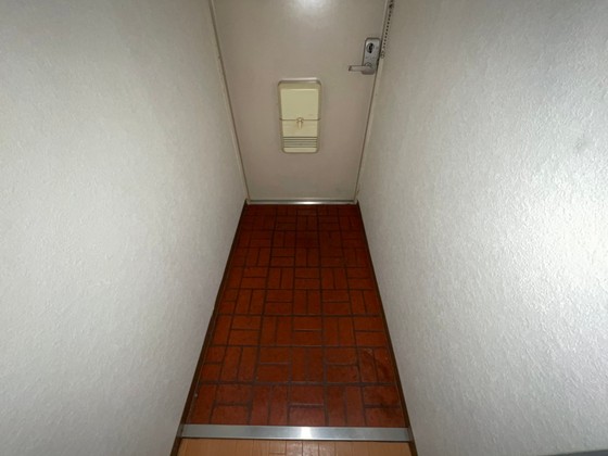 玄関　※別号室の写真です