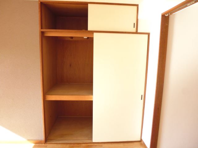 収納　天袋つきの収納スペース