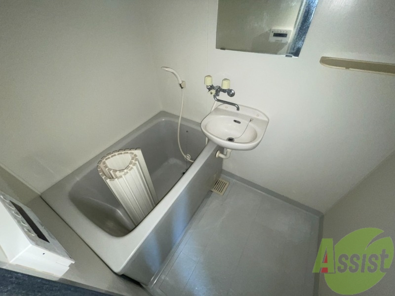 バス・シャワールーム　追い焚き機能が付いているのでいつでも温かいお風呂に入れますよ