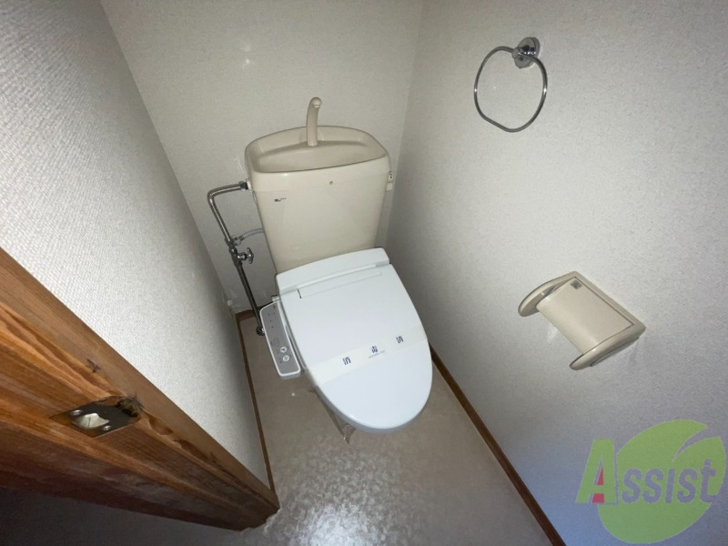 トイレ　嬉しいウォシュレット機能付きです。シャワートイレは便利ですね