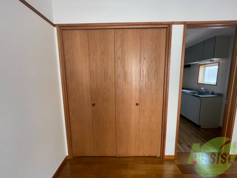 収納　収納はこちらのクローゼットをお使いください。