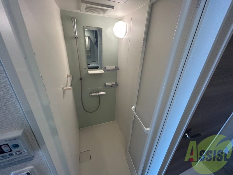 バス・シャワールーム　サーモスタッド式水栓で温度調節のしやすいシャワールームです。