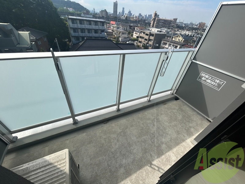 バルコニー　バルコニーがあるため外に洗濯物を干すことが出来ます。