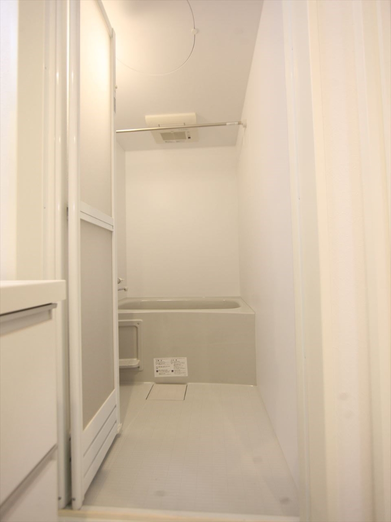 バス・シャワールーム　浴室暖房乾燥機　24時間換気機能付バスルーム　同型写真