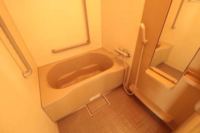 バス・シャワールーム　広々浴室♪