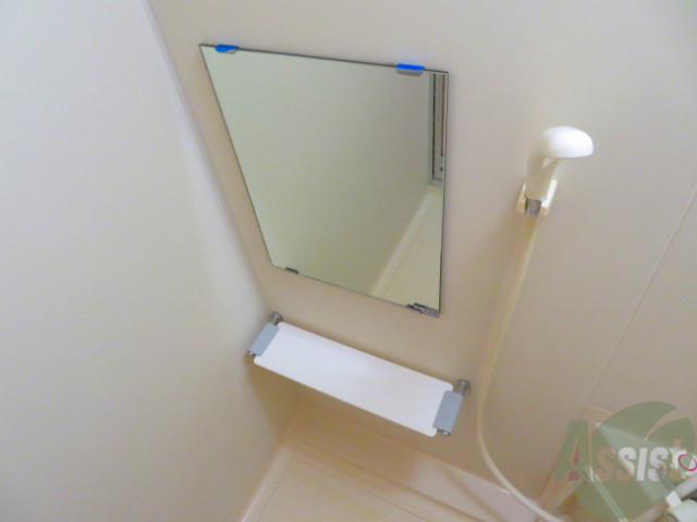 洗面設備　シャンプーやリンス、ボディソープ置き場にいかがでしょうか。