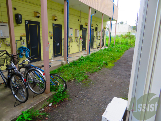 バルコニー　道路に面していないので、歩行者に見られませんね。