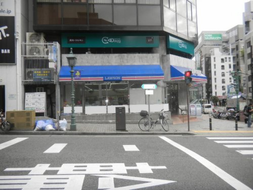 コンビニ　ローソントーアロード店（コンビニ）まで124m