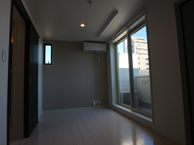 居室・リビング　同物件別号室の写真です。