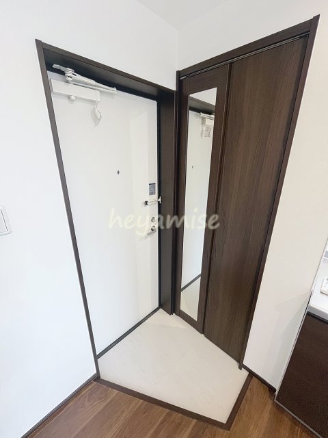 玄関　写真は別号室