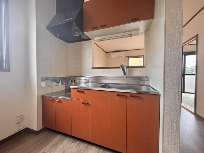 キッチン　明るい色調の室内です