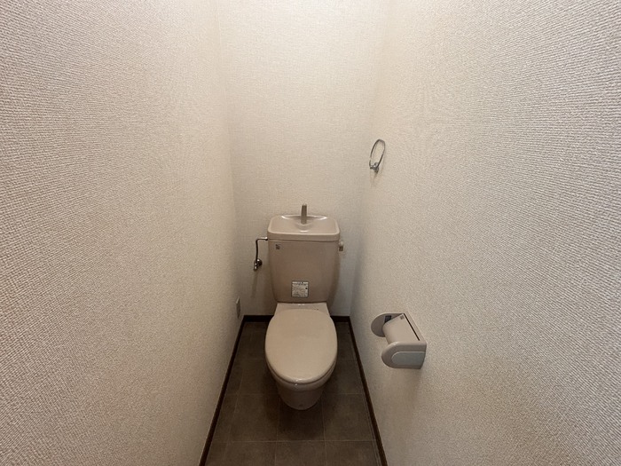 トイレ　独立洗面化粧台が付いています