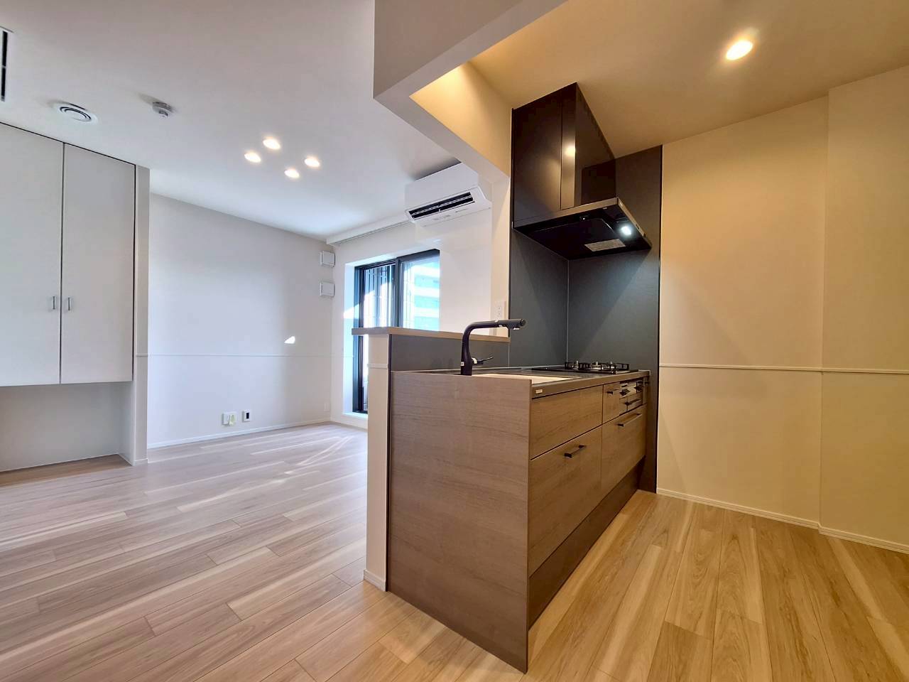 キッチン　★ガス3口グリル付きのシステムキッチン★