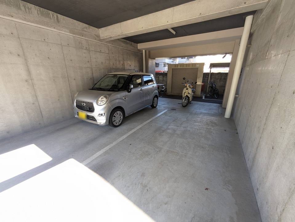 駐車場　駐車場