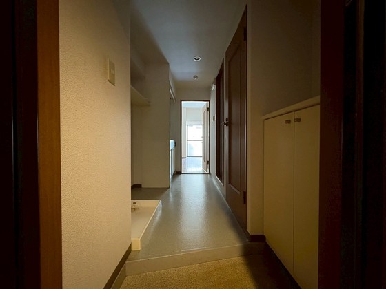 玄関　※別号室のお写真になります。