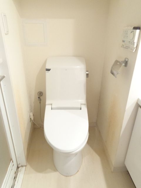 トイレ　温水洗浄便座付きトイレ