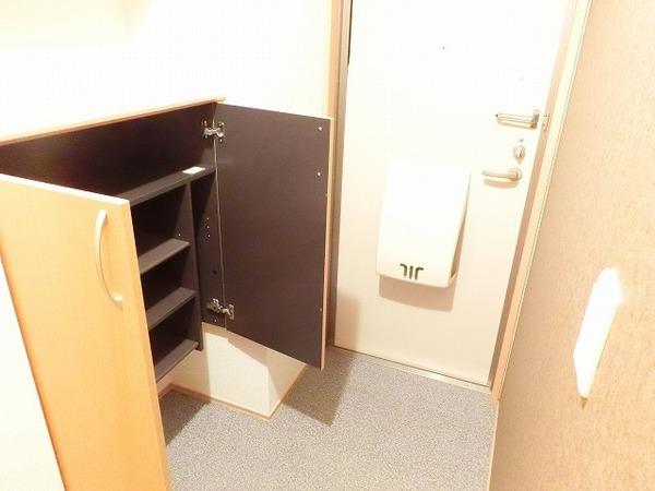 玄関　シューズボックスあり！