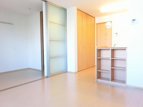 居室・リビング　広々としたリビング！