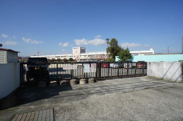 小学校　大和郡山市立郡山南小学校（小学校）まで641m