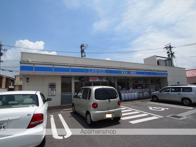 コンビニ　ローソン知多八幡店（コンビニ）まで235m