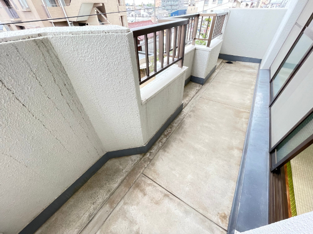 バルコニー　ベランダ南向きです