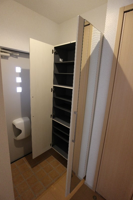 玄関　同系タイプ参考写真