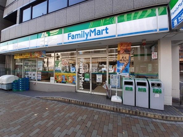コンビニ　ファミリーマート柳屋加納町2丁目店（コンビニ）まで142m