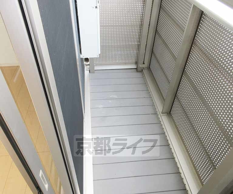 バルコニー　広々としたベランダです。