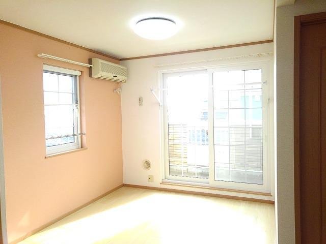 居室・リビング　こちらのリビングで趣味の時間をお楽しみください