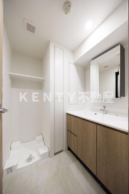 洗面設備　明るい洗面所です