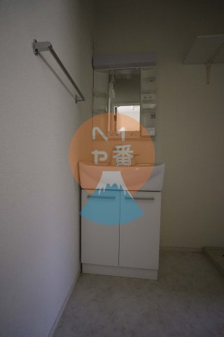 洗面設備　独立洗面台で身支度をすべて済ませてしまいましょう　※参考写真