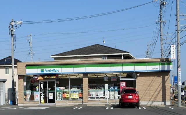 コンビニ　ファミリーマート鈴鹿末広南店（コンビニ）まで400m