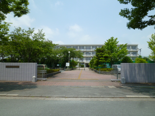 中学校　袋井市立周南中学校（中学校）まで570m