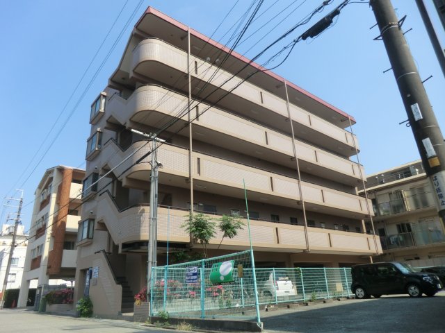 建物外観　敷地内駐車場あります♪