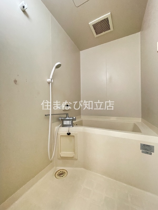 バス・シャワールーム　同型別部屋写真（反転）