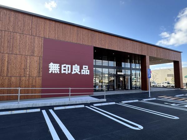 ショッピングセンター　無印良品新大村駅前店（ショッピングセンター）まで870m