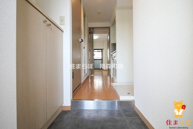 玄関　「気になったら、LINEで気軽に相談できますよ。」