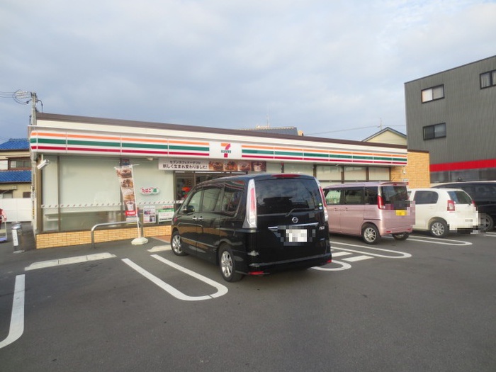 コンビニ　セブンイレブン刈谷一ツ木1丁目（コンビニ）まで665m