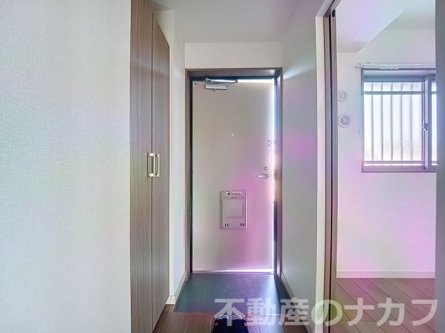 玄関　※同タイプの部屋写真です