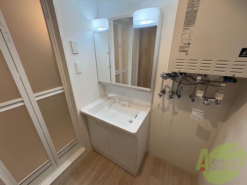 洗面設備　大きくて使いやすそうな独立洗面台になっています。