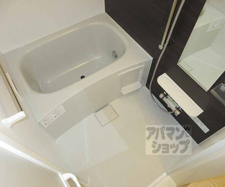 バス・シャワールーム　カラーパネルがお洒落・