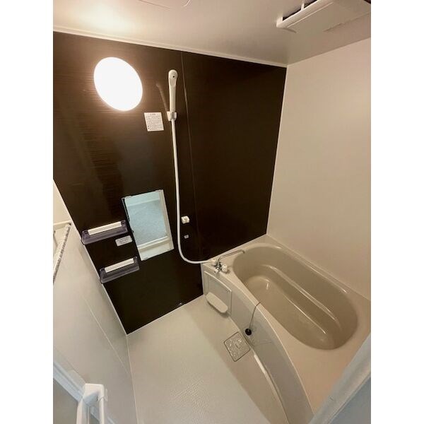 バス・シャワールーム　清潔感のある浴室