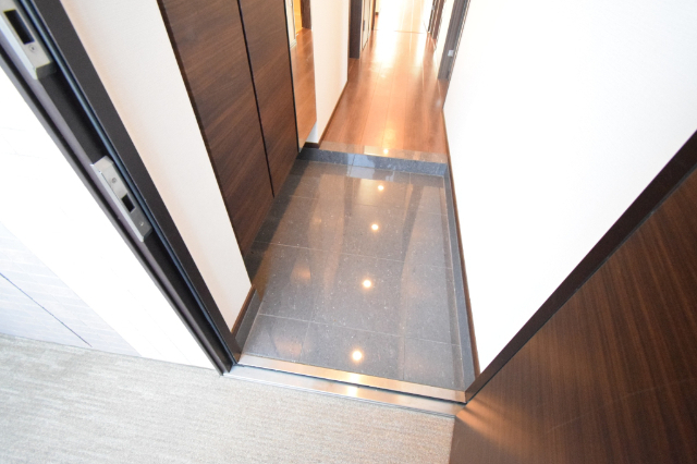 玄関　※写真は別室です