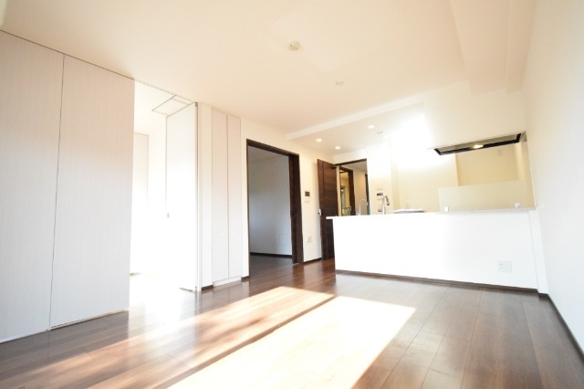 居室・リビング　※写真は別室です