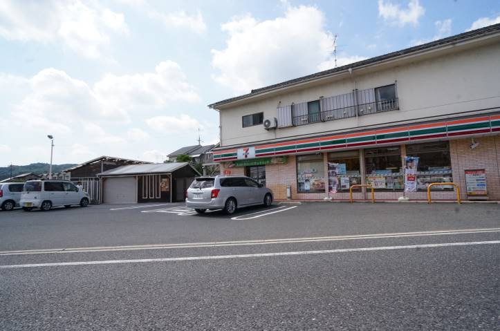 コンビニ　ファミリーマート　斑鳩法隆寺南店（コンビニ）まで298m